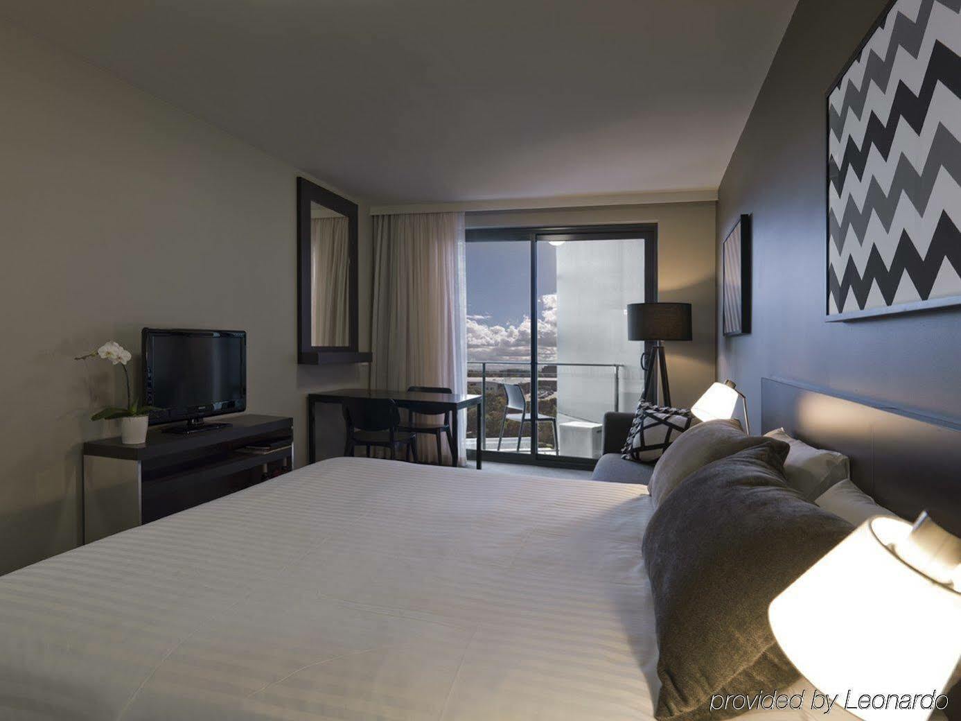 Punthill Norwest Aparthotel Екстериор снимка